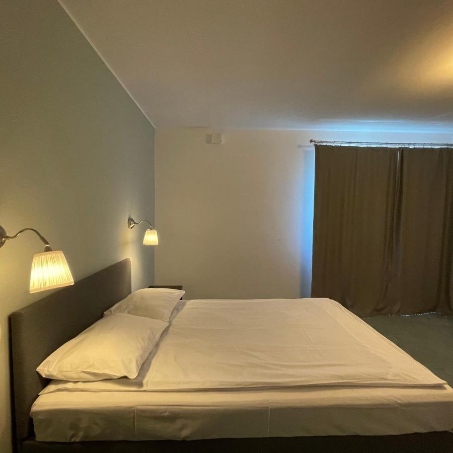 Casa Nube Hotel Orsova Bagian luar foto