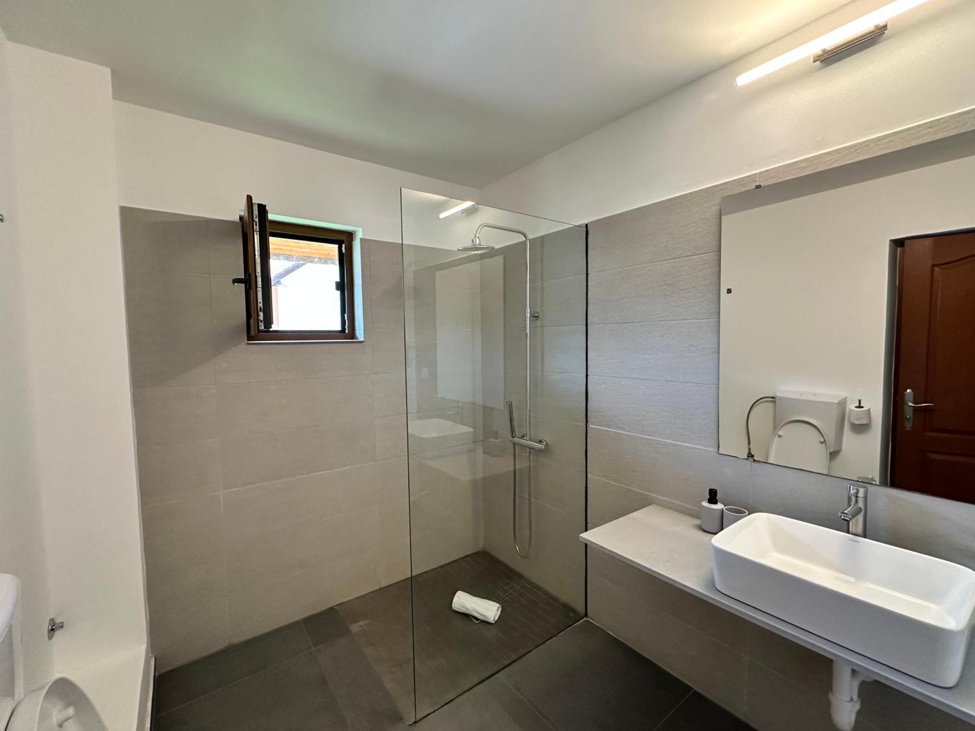 Casa Nube Hotel Orsova Bagian luar foto