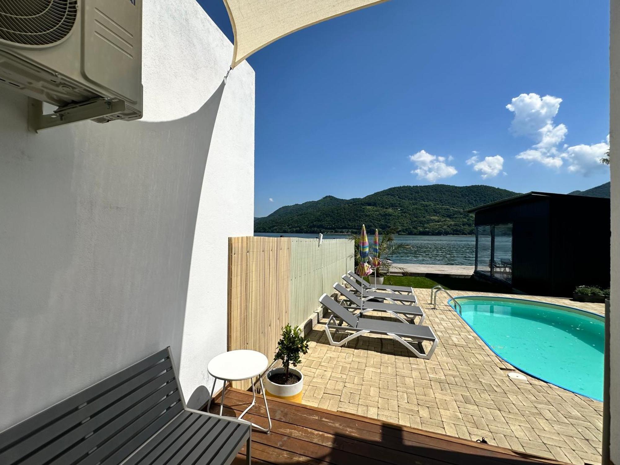 Casa Nube Hotel Orsova Bagian luar foto