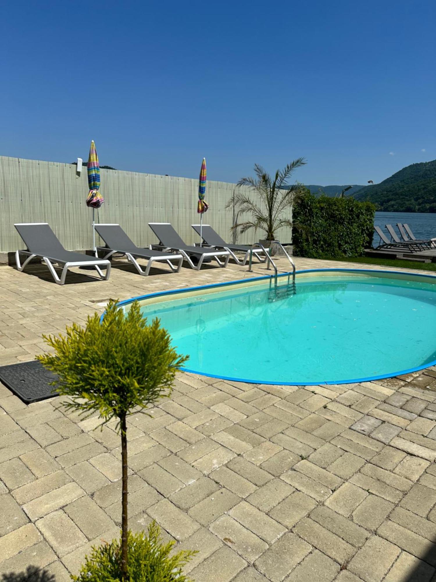 Casa Nube Hotel Orsova Bagian luar foto